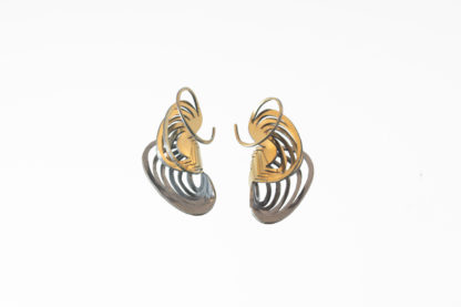 medium ripples clamshell earring in gold silver bi-metal